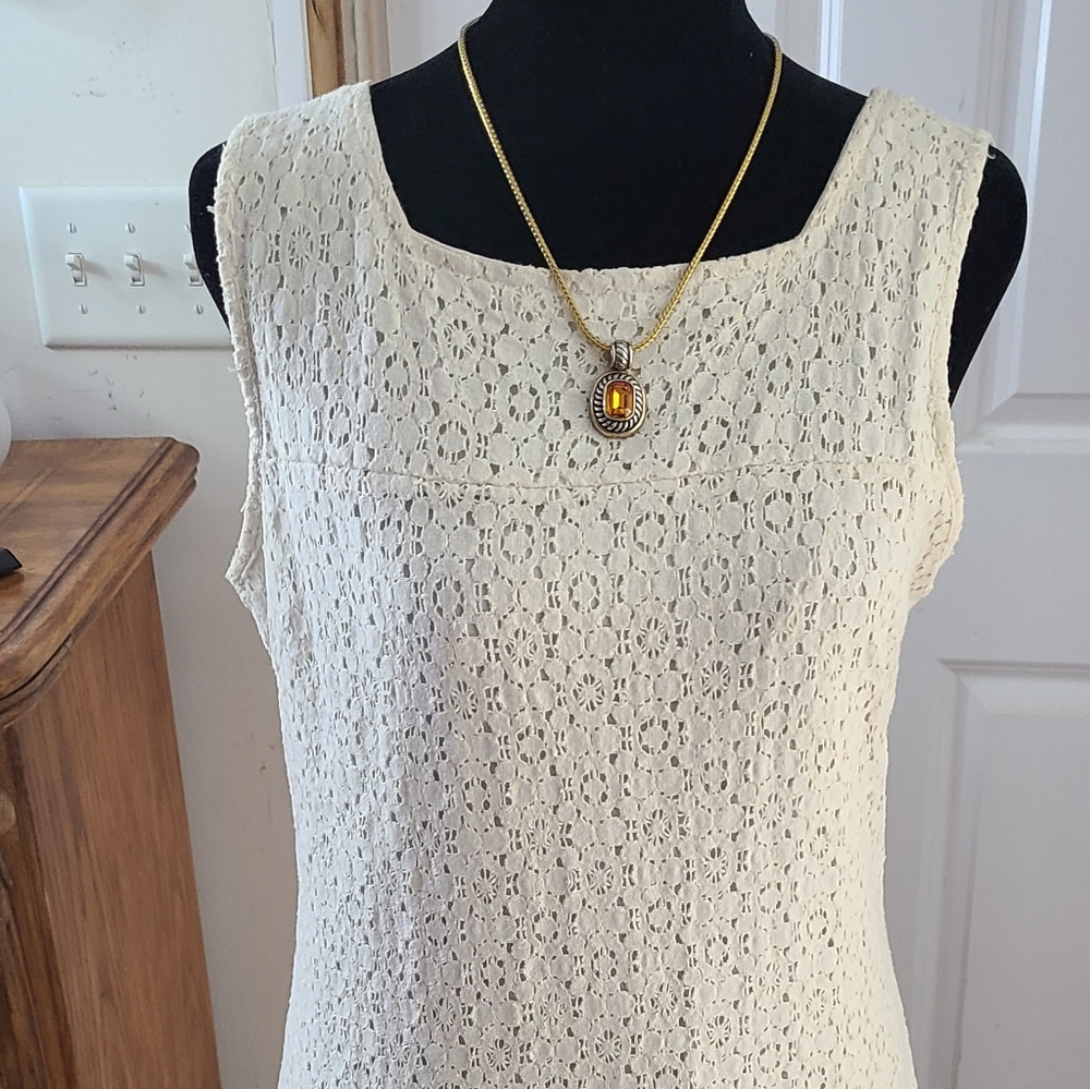 Sleeveless dress
